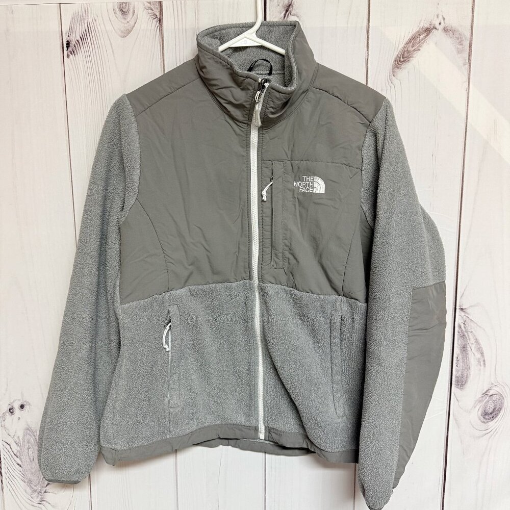 The North Face Denali Jacket Women’s Medium Gray Beige Fleece EUC‎
